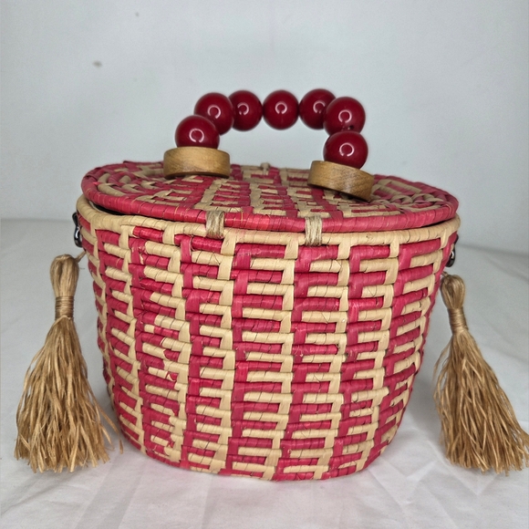 Caterina Mina Stylish 8"x6" Woven Basket Bag From Brazilian Designer - Picture 3 of 16